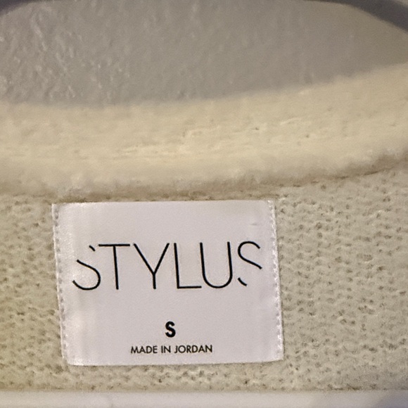 STYLUS Oversized Women's Soft Cream V-Neck Sweater - Picture 2 of 5
